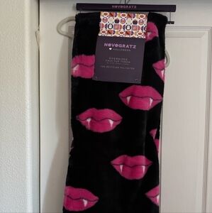 Novogratz Vampire Lips Plush Throw
